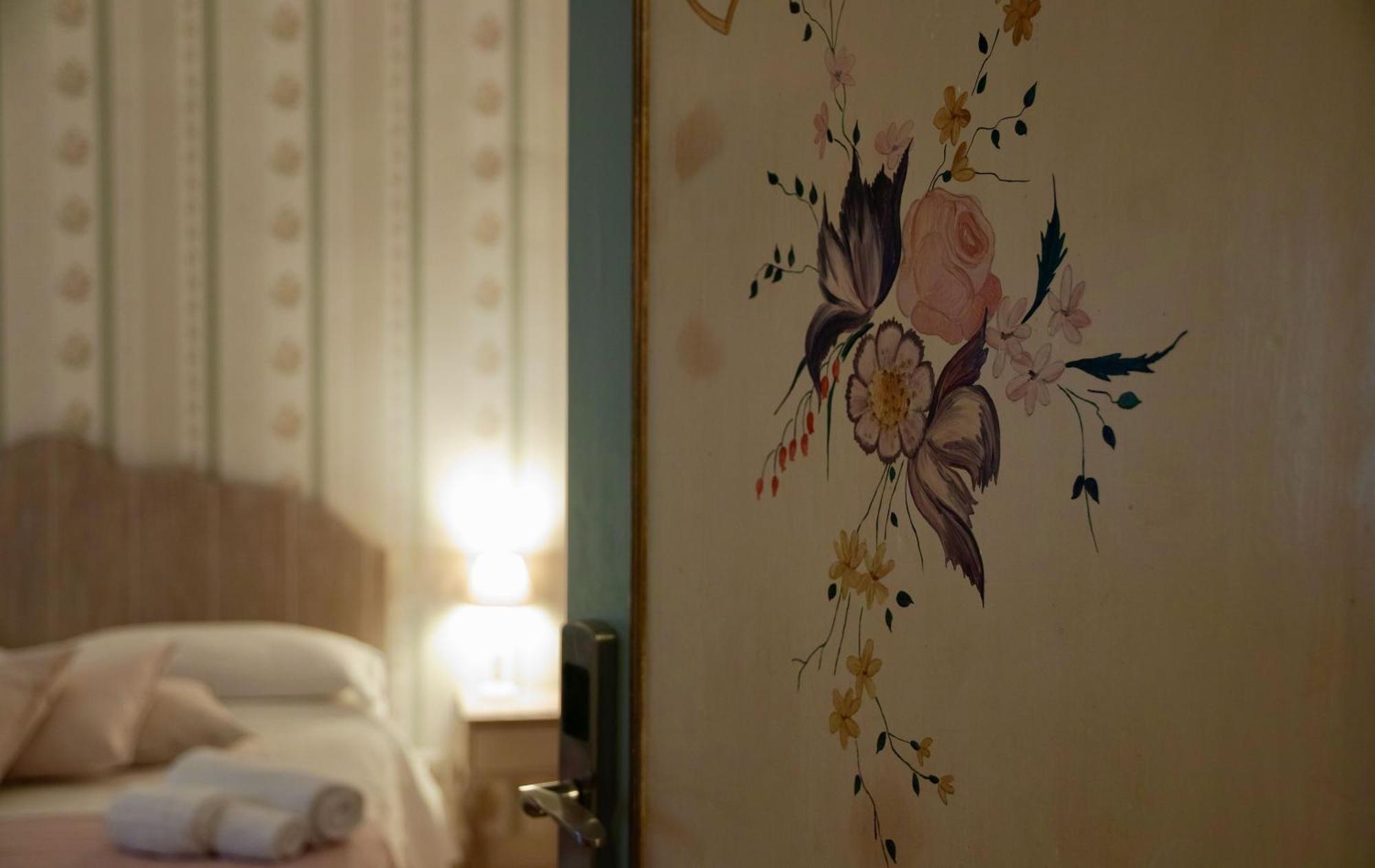 Palazzo Alessandrini Guest House Viterbo Luaran gambar