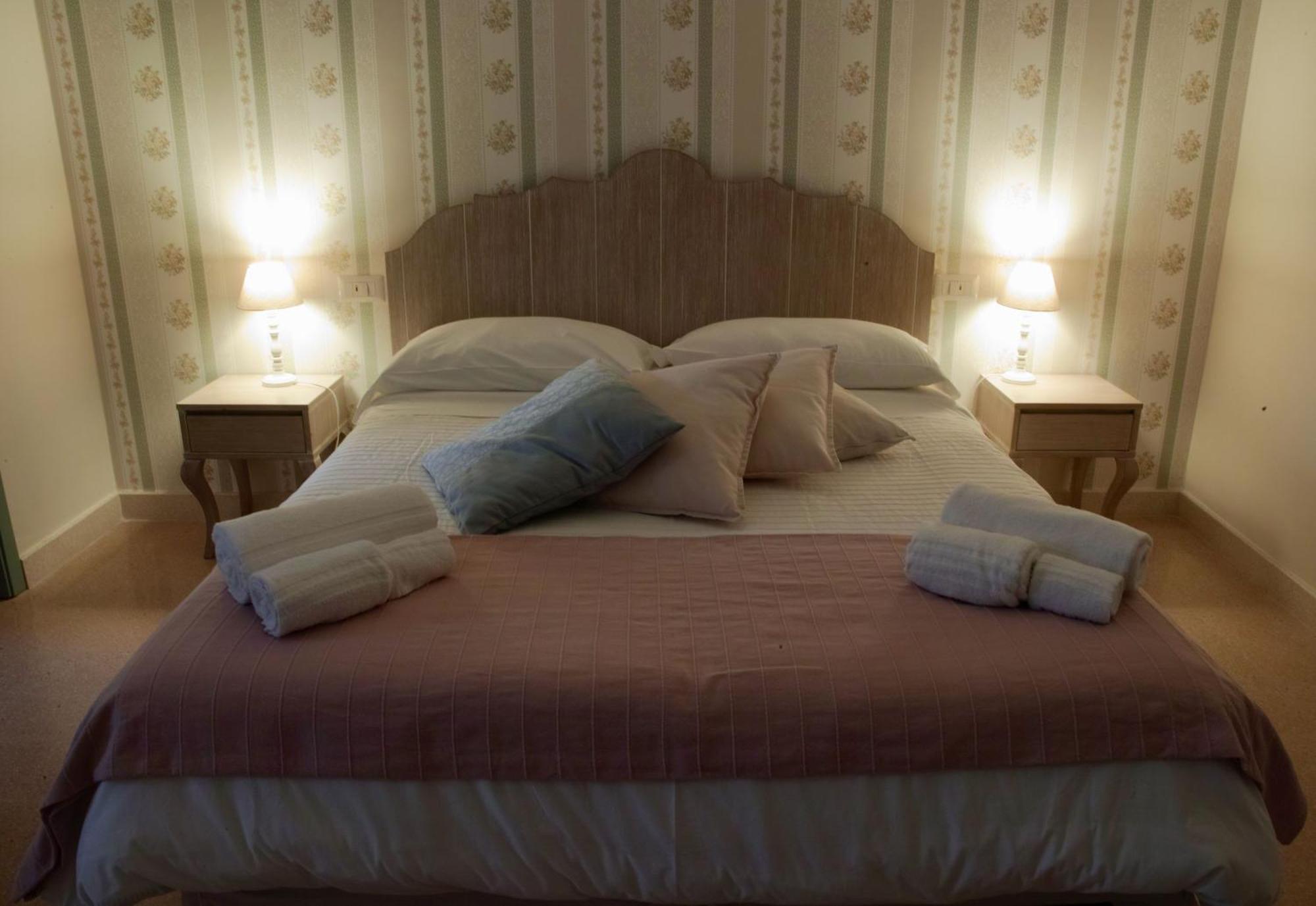 Palazzo Alessandrini Guest House Viterbo Luaran gambar
